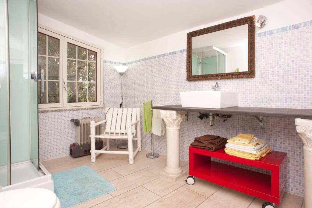 Loft Mansardato Con Giardino E Piscina In Villa Privata Loft With Garden And Swimming Pool In A Private Villa Sestu Luaran gambar